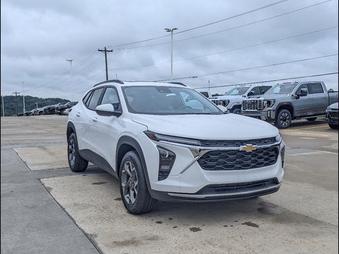 New 2026 Chevrolet Trax LT w/ Sunroof Package FWD image 5