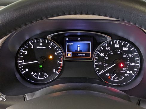 Used 2017 Nissan Pathfinder Platinum FWD image 16