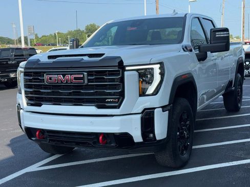 Used 2025 GMC Sierra 2500 AT4 AWD/4WD image 11