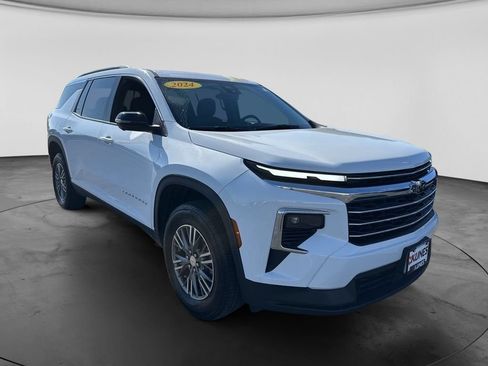 Used 2024 Chevrolet Traverse LT AWD/4WD image 4