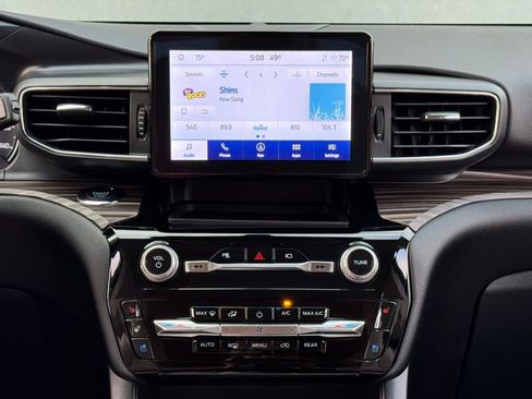 Used 2022 Ford Explorer Limited w/ Equipment Group 301A image 15