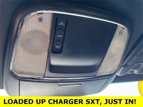 Used 2019 Dodge Charger SXT w/ Leather Interior Group image 17