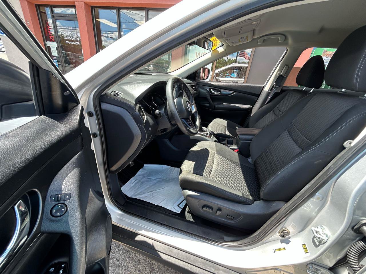 Used 2020 Nissan Rogue SV AWD/4WD image 8