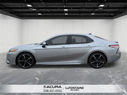 Used 2020 Toyota Camry XSE image 2