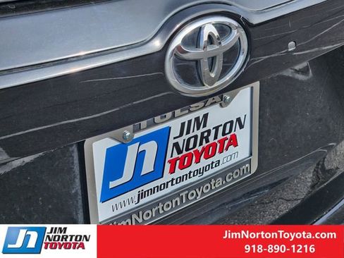 Used 2019 Toyota Highlander XLE image 12