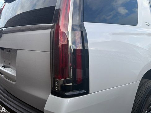 Used 2020 Cadillac Escalade Premium Luxury w/ LPO, Radiant Package image 12