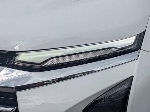 Used 2025 Chevrolet Equinox LT FWD image 9