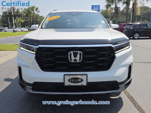 Certified 2025 Honda Pilot Touring image 8