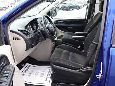 Used 2018 Dodge Grand Caravan SE w/ UConnect Hands-Free Group FWD image 6