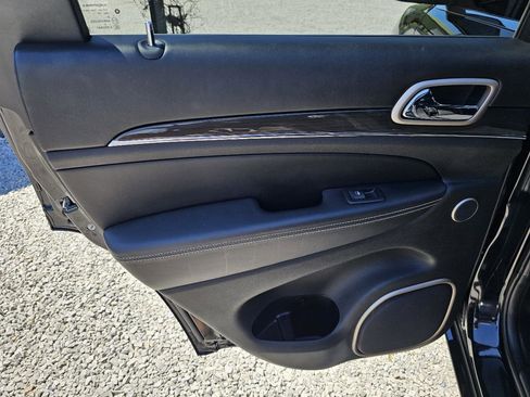 Used 2017 Jeep Grand Cherokee Overland AWD/4WD image 19