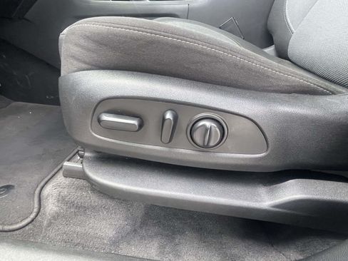 Used 2020 Chevrolet Traverse LT FWD image 16