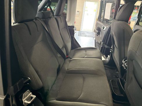 Used 2024 Jeep Wrangler Unlimited image 48