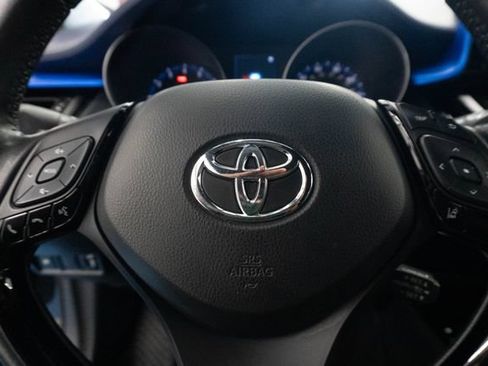 Used 2021 Toyota C-HR XLE FWD image 5