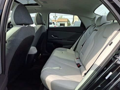 Used 2025 Hyundai Elantra Limited image 20