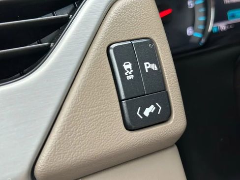 Used 2017 GMC Yukon XL SLE w/ SLE Value Package image 24