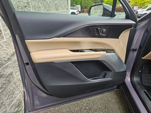 New 2026 Cadillac Lyriq Signature Luxury w/ LPO, Bronce Accent Package AWD/4WD image 25