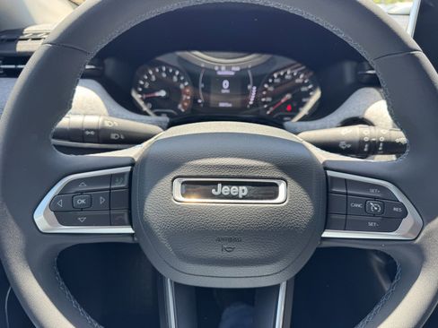 Used 2022 Jeep Compass Latitude AWD/4WD image 19