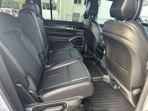 Used 2023 Jeep Wagoneer 4WD w/ Convenience Group I image 17