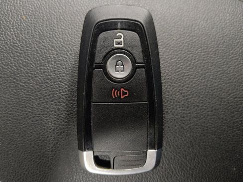 Used 2020 Ford Escape SE image 32