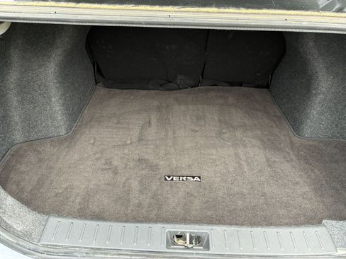 Used 2025 Nissan Versa SV image 29