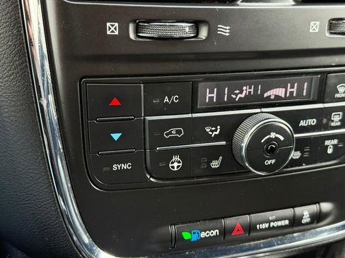 Used 2019 Dodge Grand Caravan SXT w/ Driver Convenience Group image 18