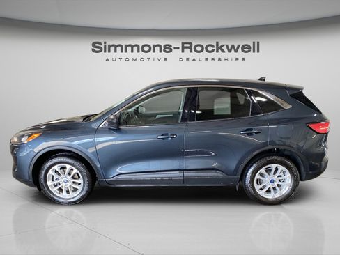 Used 2022 Ford Escape SE w/ Cold Weather Package image 8