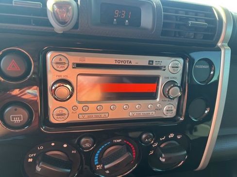 Used 2012 Toyota FJ Cruiser 4WD w/ Upgrade Pkg image 7