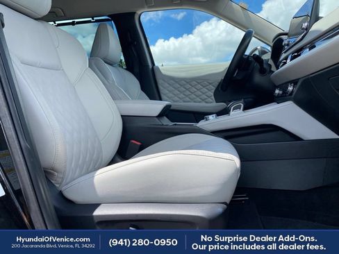 Used 2023 Mitsubishi Outlander SEL AWD/4WD image 17
