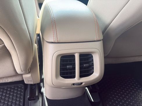 Used 2020 Jeep Cherokee Latitude w/ Cold Weather Group AWD/4WD image 17
