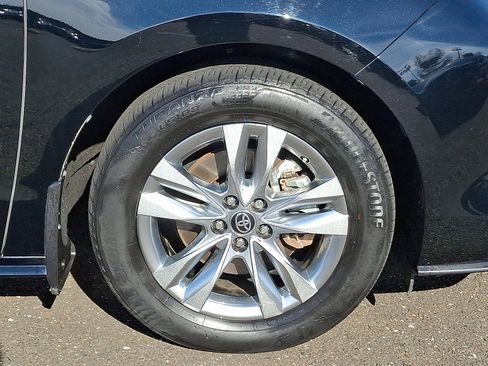 Certified 2023 Toyota Sienna XLE image 8