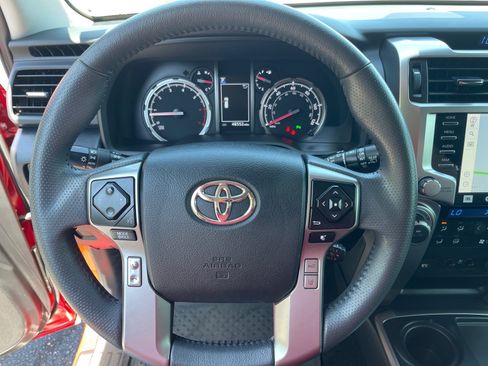 Used 2022 Toyota 4Runner Limited RWD image 7
