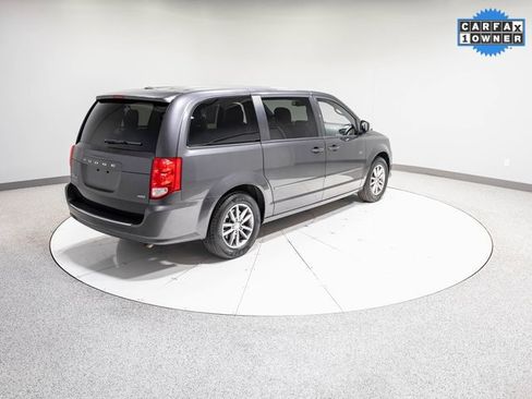 Used 2016 Dodge Grand Caravan SE image 27