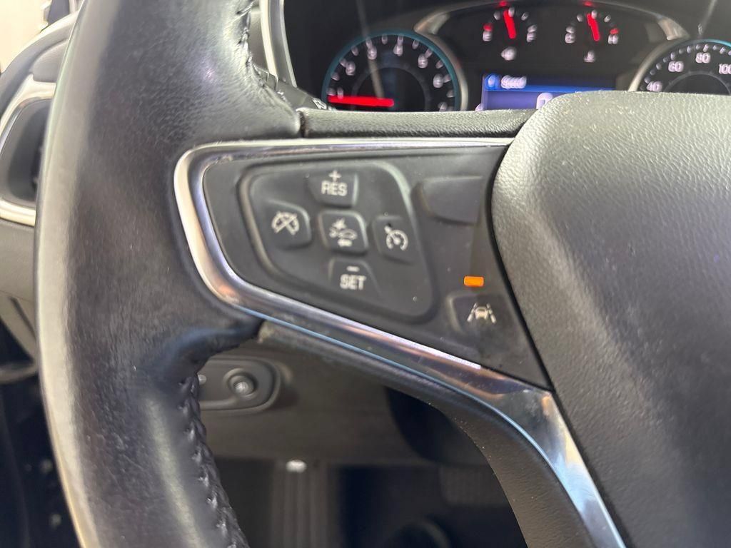 Used 2021 Chevrolet Equinox LT FWD image 32