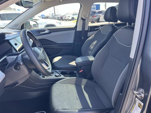 Certified 2023 Volkswagen Taos SE w/ Panoramic Sunroof Package image 18