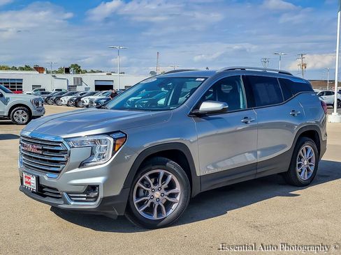 Used 2023 GMC Terrain SLT image 2