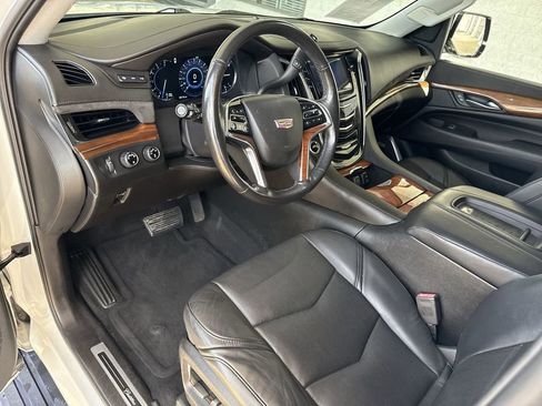 Used 2016 Cadillac Escalade Premium image 10