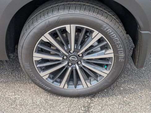 New 2026 Nissan Pathfinder Platinum image 13