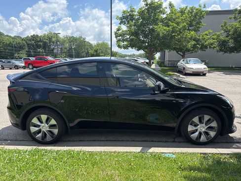 Used 2023 Tesla Model Y Long Range AWD/4WD image 4