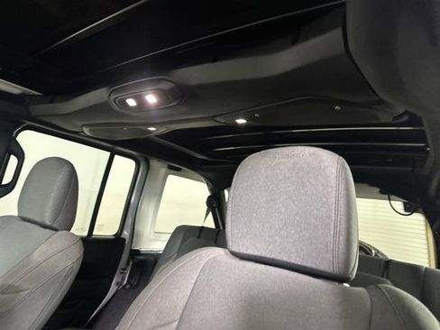 Used 2024 Jeep Wrangler Unlimited image 12
