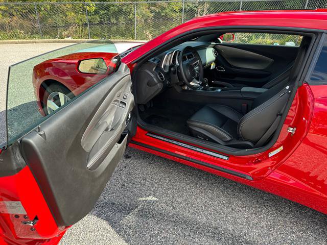 Used 2010 Chevrolet Camaro SS w/ White Stripe Package RWD image 26