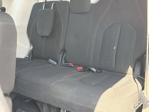 Used 2018 Chrysler Pacifica Touring Plus w/ Tire & Wheel Group FWD image 19