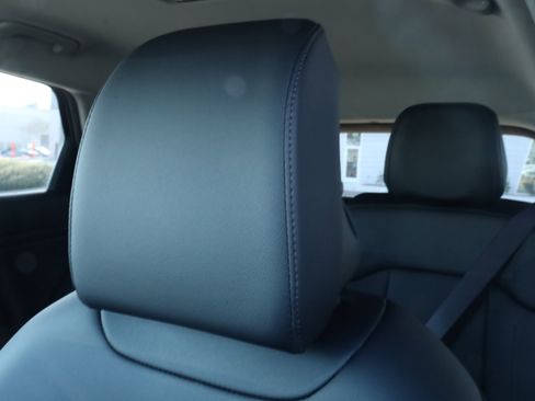 Used 2025 Kia Sportage EX image 32