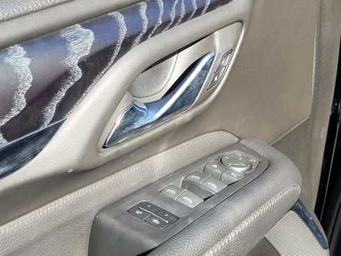 Used 2023 GMC Yukon Denali w/ Denali Reserve Package image 12