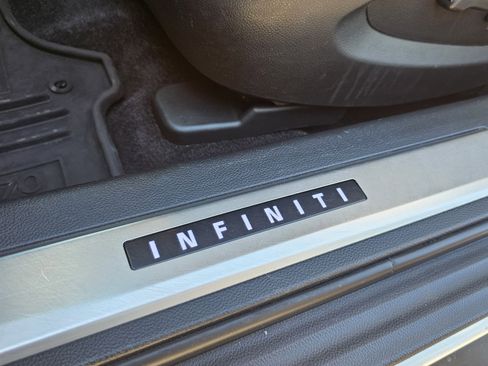 Used 2017 INFINITI QX70 2WD w/ Premium Package image 29
