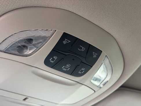 Used 2023 Chrysler Pacifica Touring-L FWD image 38