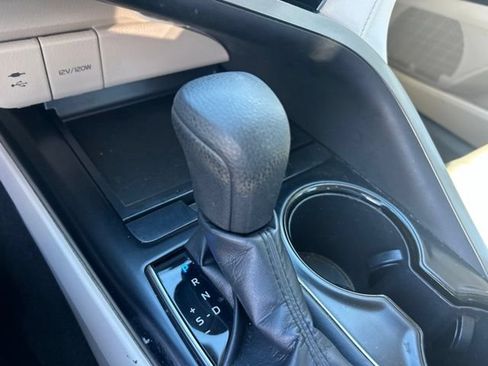 Used 2019 Toyota Camry LE FWD image 9