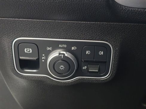 Used 2025 Mercedes-Benz GLB 250 4MATIC image 35