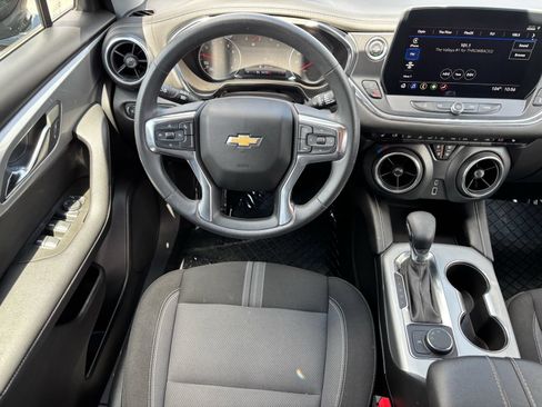 Used 2025 Chevrolet Blazer LT FWD image 13
