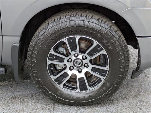 Used 2021 Nissan Titan SV w/ SV Convenience Package image 10