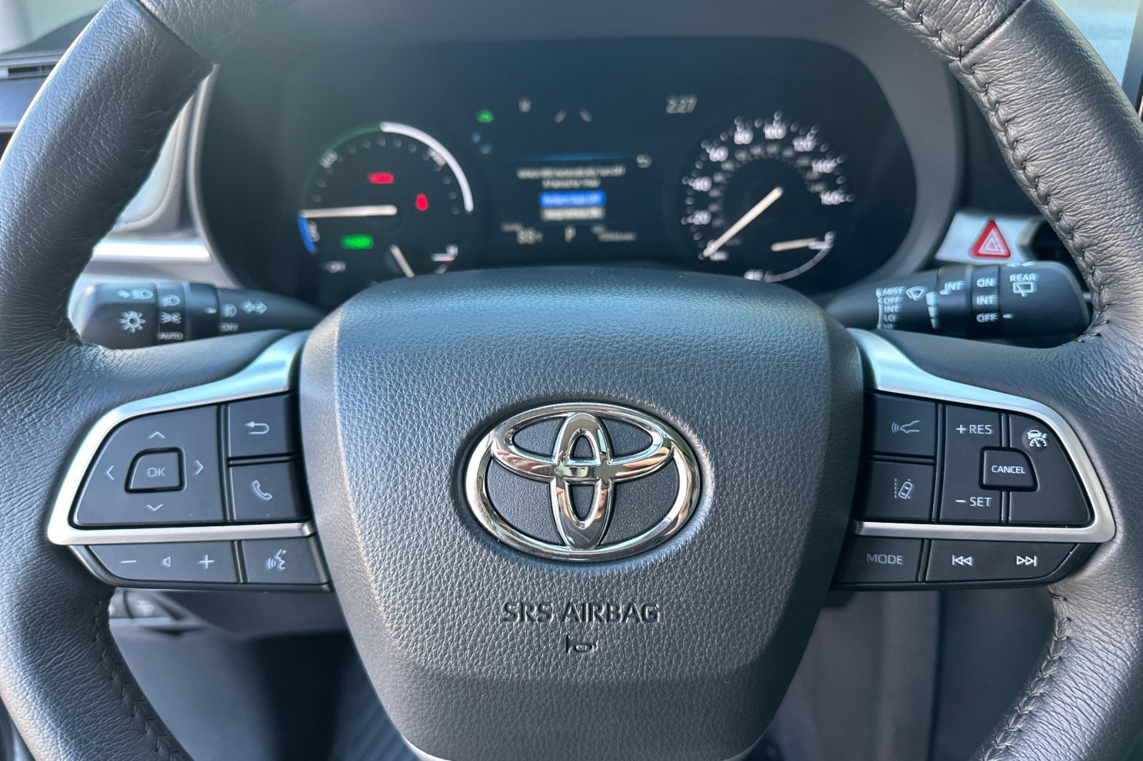 Certified 2025 Toyota Sienna XLE AWD/4WD image 29